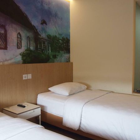 אמבון The City Hotel מראה חיצוני תמונה
