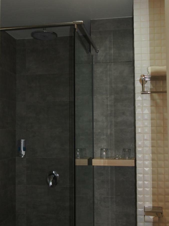 אמבון The City Hotel מראה חיצוני תמונה